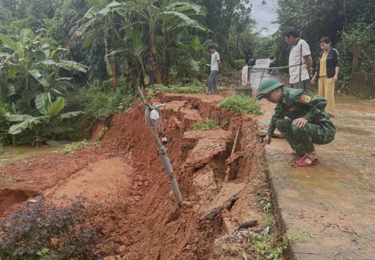 Sạt lở nghiêm trọng trên đường Hồ Chí Minh nhánh Tây đoạn qua Quảng Trị ảnh 6