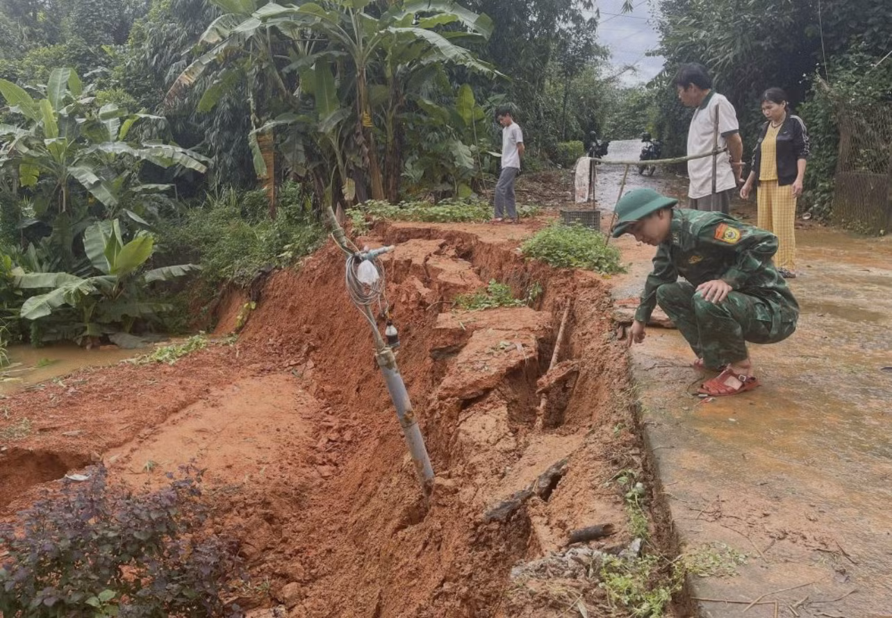 Sạt lở nghiêm trọng trên đường Hồ Chí Minh nhánh Tây đoạn qua Quảng Trị ảnh 6
