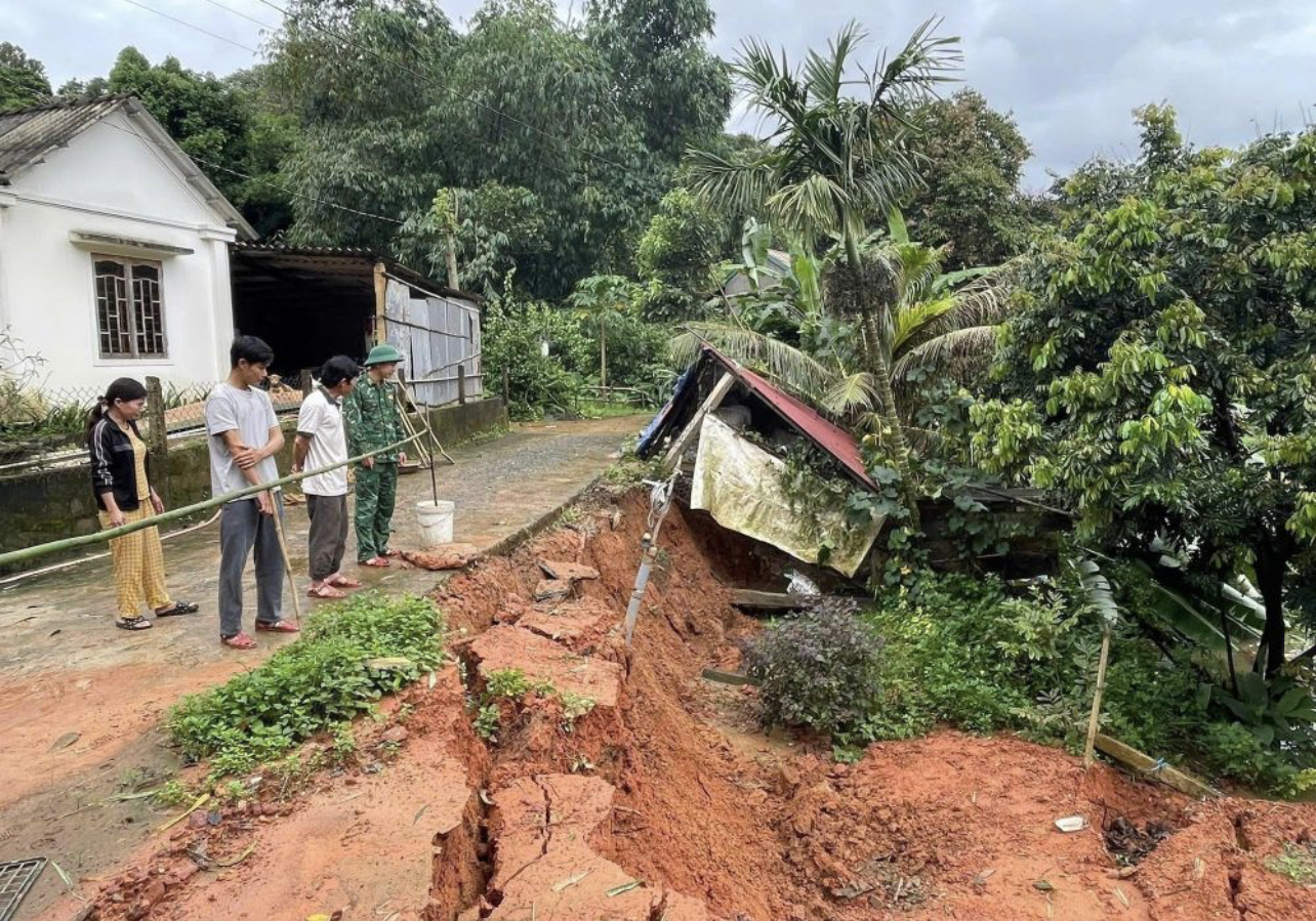 Sạt lở nghiêm trọng trên đường Hồ Chí Minh nhánh Tây đoạn qua Quảng Trị ảnh 5