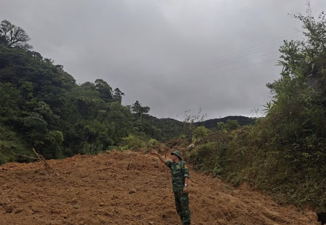 Sạt lở nghiêm trọng trên đường Hồ Chí Minh nhánh Tây đoạn qua Quảng Trị ảnh 2