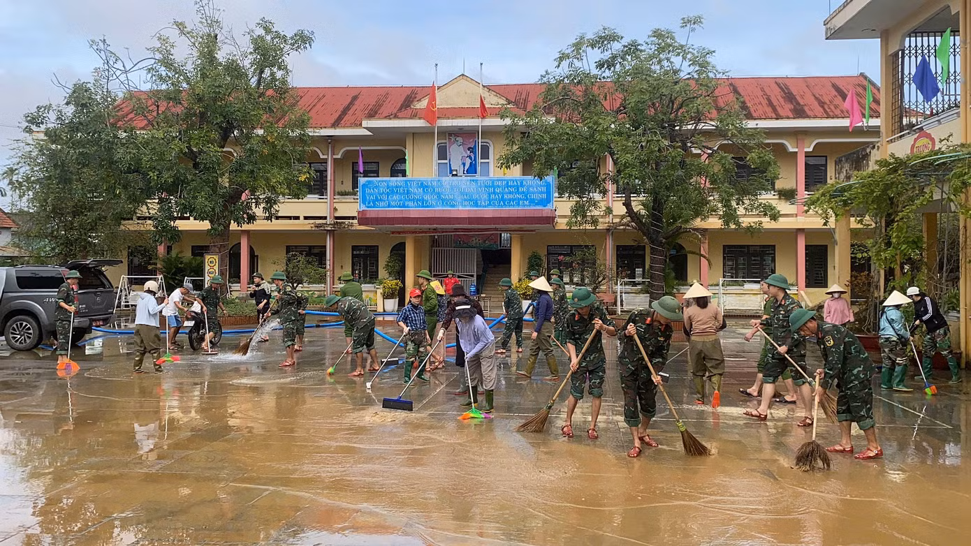 bo-doi-quang-tri-giup-dan-khac-phuc-hau-qua-mua-lut-611-11.jpg