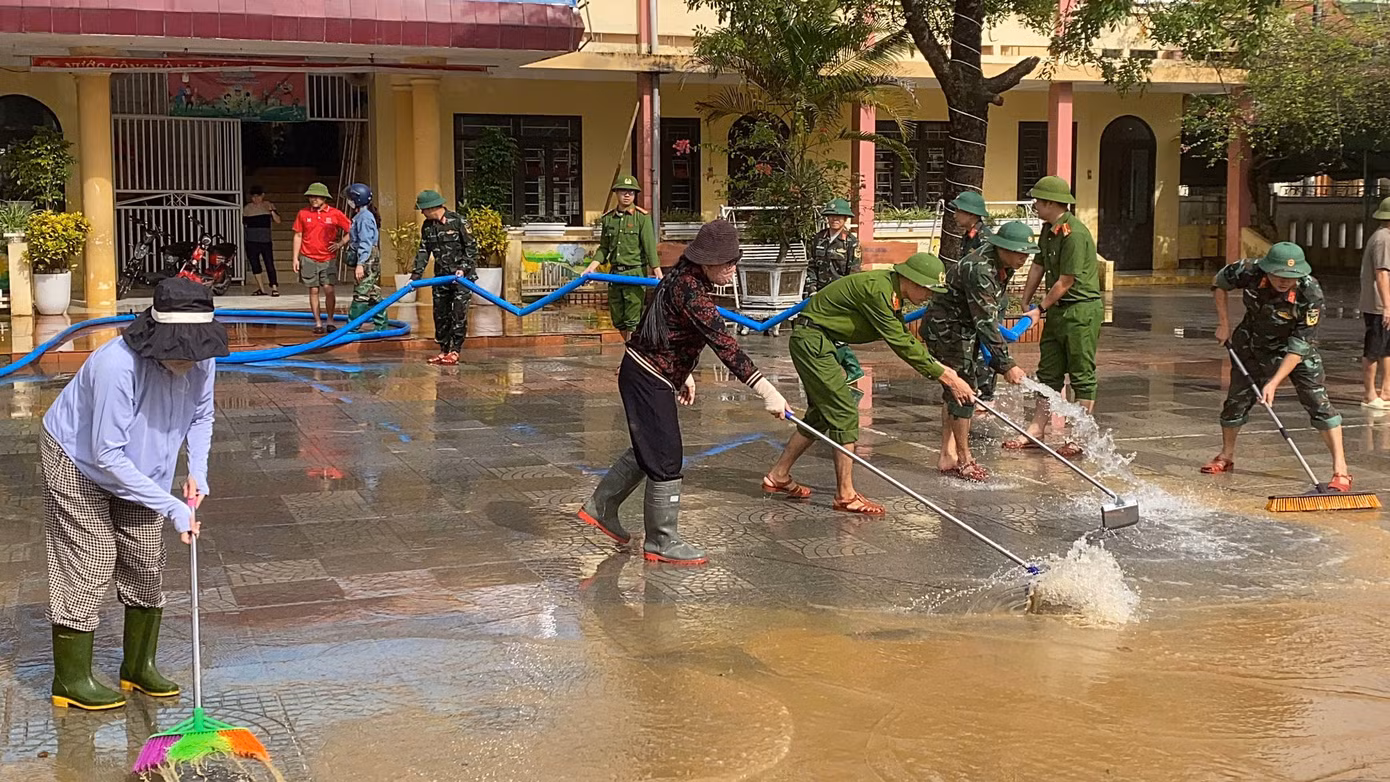 bo-doi-quang-tri-giup-dan-khac-phuc-hau-qua-mua-lut-611-10.jpg