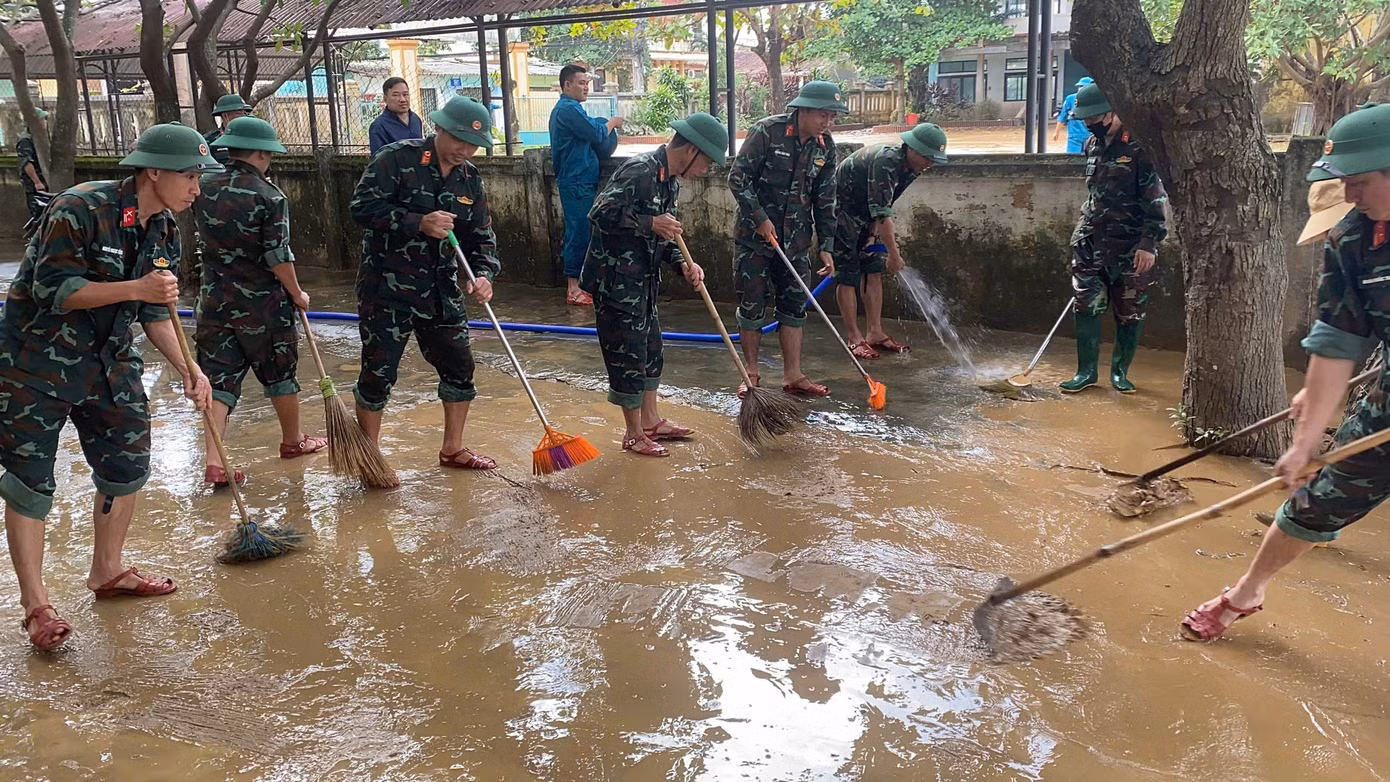 bo-doi-quang-tri-giup-dan-khac-phuc-hau-qua-mua-lut-611-2.jpg