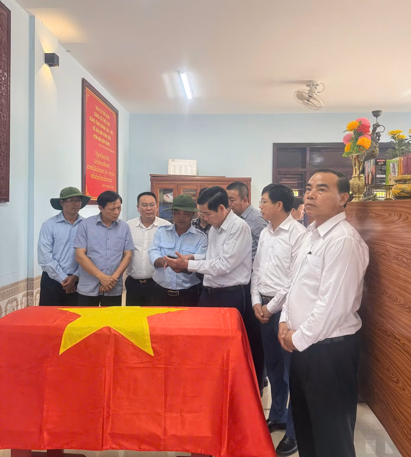 thu-truong-bo-qp-nguyen-van-gau-tham-doi-584-o-lao-1111-4.jpg