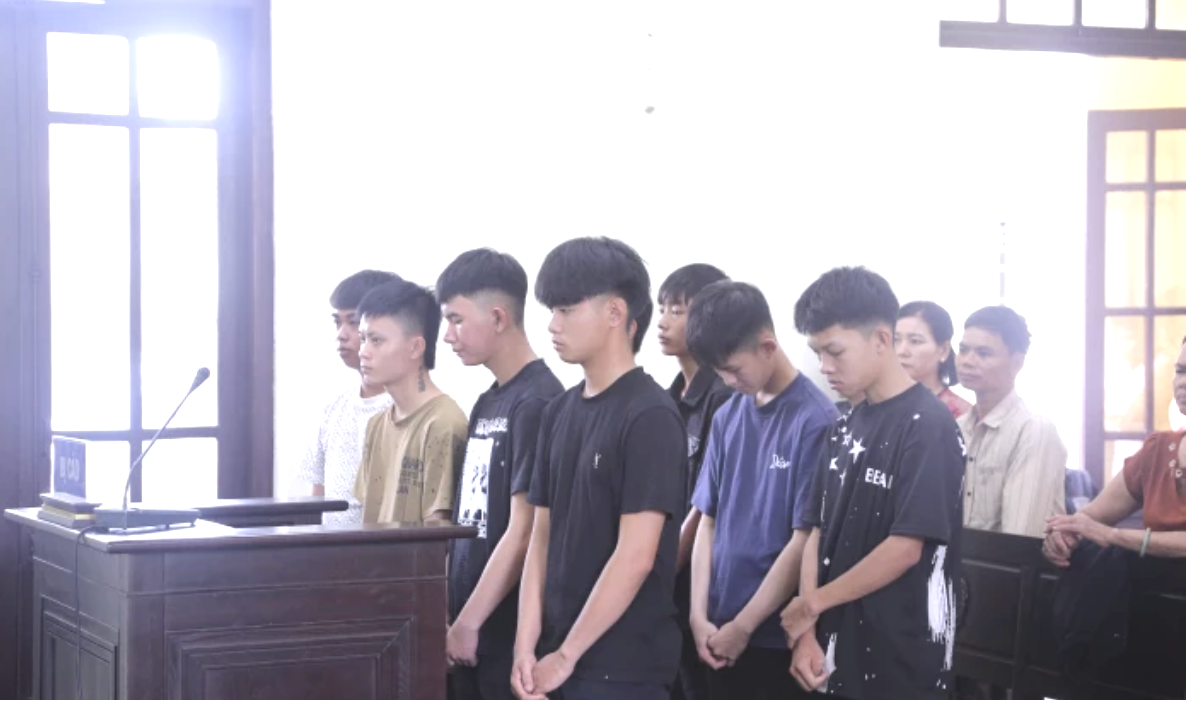 8 bị cáo tại phiên tòa ngày 6/8. xu-toa-682025.png