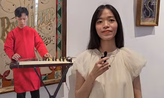Gen Z hào hứng khám phá tranh kiếng trong workshop sáng tạo