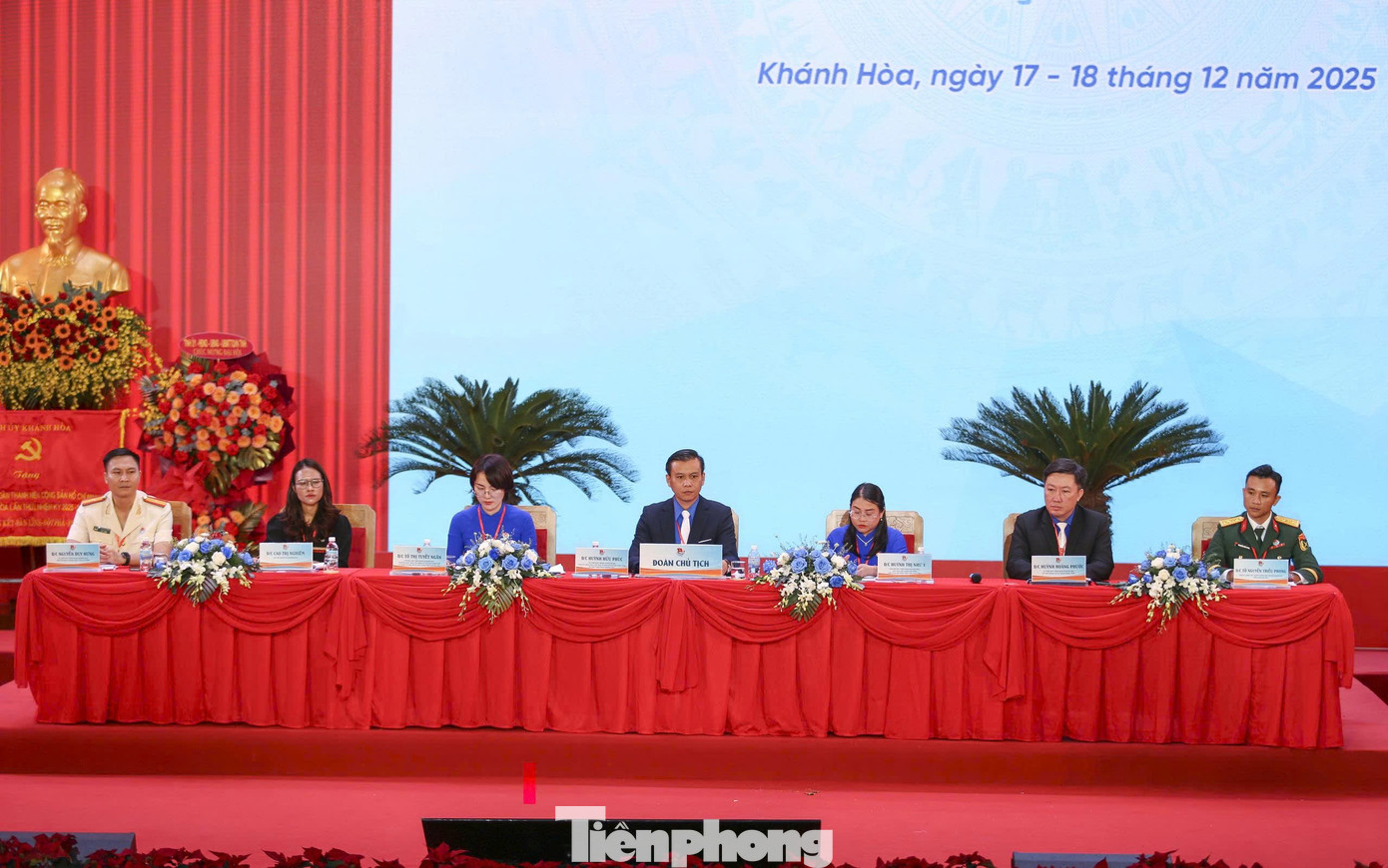 Đoàn Chủ tịch điều hành Đại hội. tp-dhd-1.jpg