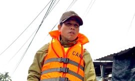 Giữa tâm lũ vẫn ấm lòng câu chuyện Công an Đắk Lắk kịp cứu dân bị rắn độc cắn 