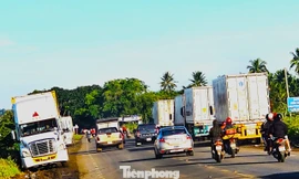 Xe container rồng rắn đi thu mua sầu riêng