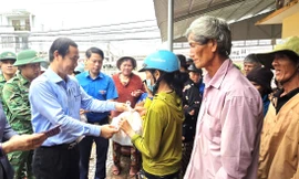 Đoàn công tác Ủy ban Trung ương MTTQ Việt Nam thăm hỏi, trao quà hỗ trợ bà con vùng lũ Đắk Lắk