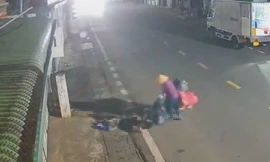 Cụ bà buôn ve chai tông người bán vé số rồi bỏ đi vì nghĩ không ai biết