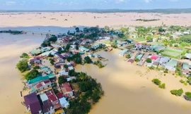 Những chuyến xe cứu trợ đặc biệt tới xã Hòa Thịnh.