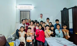 Nữ biên tập viên kể chuyện buôn làng bằng công nghệ số