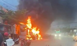 Container bốc cháy ngùn ngụt bên quốc lộ 26 đoạn qua Đắk Lắk