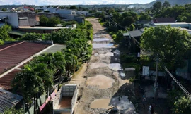 'Con đường đau khổ' với các hố nước nối tiếp như bẫy người dân