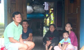 Lặng người trở về nhà sau khi nước rút