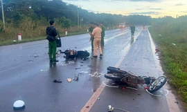 Hai xe máy va chạm mạnh, 4 người thương vong