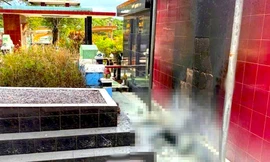 Đi thăm mộ, phát hiện thi thể bị cháy chỉ còn cẳng chân