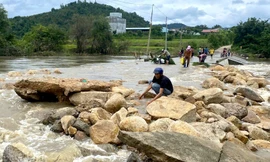 Cả làng bị cô lập do ngầm tràn hư hỏng nặng