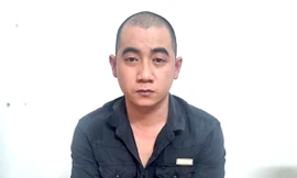 Đối tượng lao ô tô vào quán nhậu nhằm đâm đối thủ đã ra đầu thú