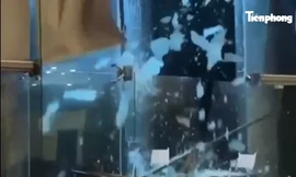 Clip bão 'quật' vỡ kính khách sạn ở Quy Nhơn