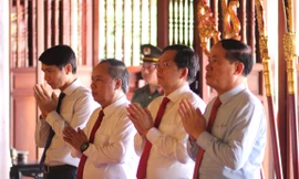 Lãnh đạo Gia Lai dâng hương lễ giỗ Hoàng đế Quang Trung