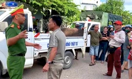 Khởi tố hai đối tượng chặn đầu chửi bới, rút chìa khóa ô tô của CSGT