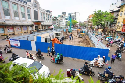 Trên công trường thi công bể nước ngầm chống ngập ở trung tâm Hà Nội