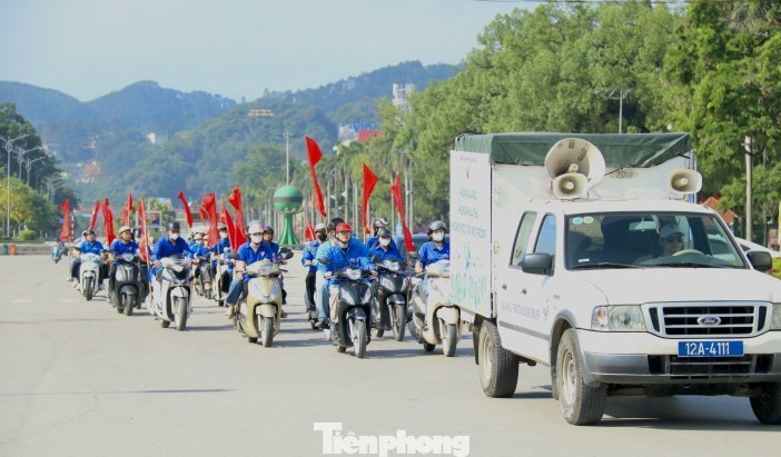 Lực lượng Đoàn viên, thanh niên Lạng Sơn diễu hành tuyên truyền, hưởng ứng "Ngày môi trường thế giới (5/6) và Tháng hành động vì môi trường năm 2025" tp-q2-2723.jpg