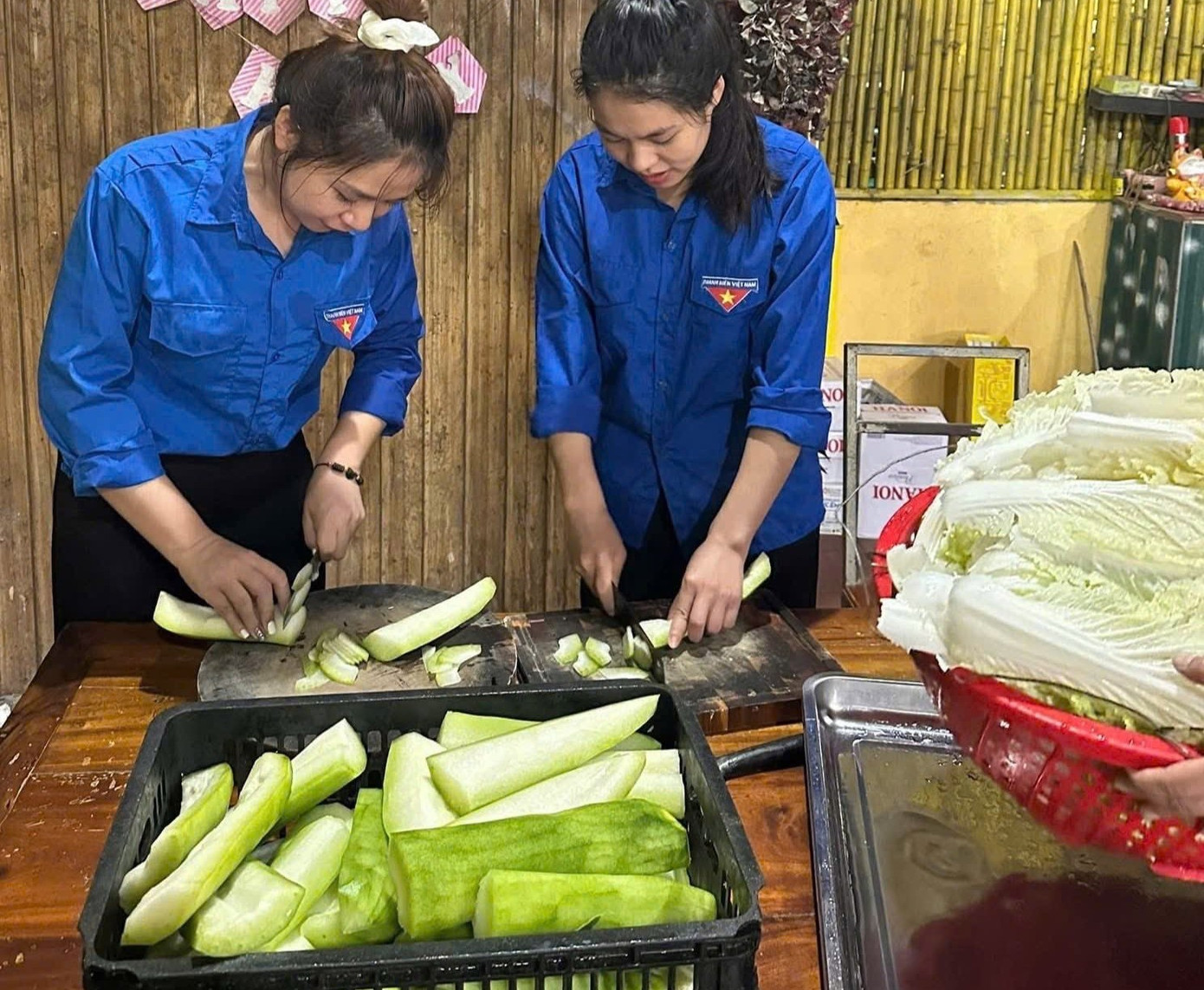 Chuẩn bị các nguyên liệu sẵn có ở địa phương 2a.jpg