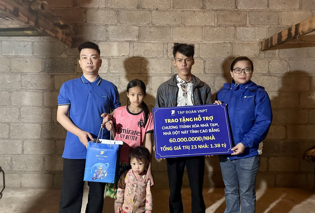 התנועה לתמיכה באנשים בפירוק בתים זמניים ורעועים במחוז קאו באנג הפכה פופולרית ונרחבת יותר ויותר. b1.jpg