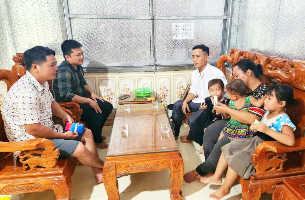 หลายครัวเรือนในกาวบั่งหลุดพ้นจากความยากจนและมีชีวิตที่มั่นคงและมั่งคั่ง ภาพ: CB c.jpg