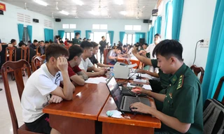 Tiếp nhận 110 công dân Việt Nam do Campuchia trao trả 