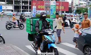 400.000 xe máy xăng sang xe điện ở TPHCM: Tài xế công nghệ trăm mối ngổn ngang 