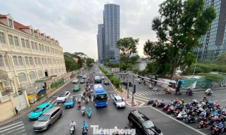 Bất ngờ hình ảnh đường phố TPHCM trong sáng đầu tiên đi làm sau Tết