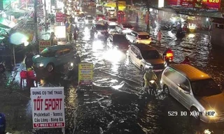 TPHCM mưa lớn, có nơi trên 80mm, nhiều tuyến đường ngập nặng 