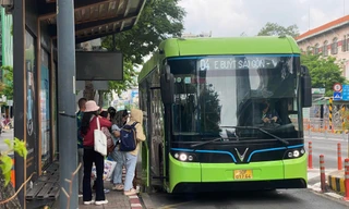 Xe buýt điện 'phủ sóng' TPHCM: Lộ trình, bài toán vốn và trạm sạc ra sao?