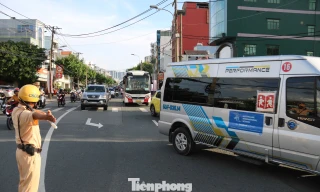 Tạm ngưng lưu thông ôtô qua cầu Bình Triệu 1, xe ùn ứ ở cửa ngõ TPHCM