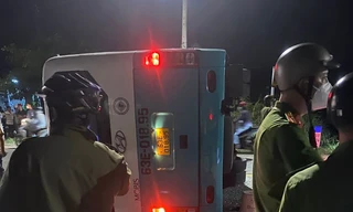 Lật xe chở công nhân ở Tây Ninh, hơn 10 người nhập viện