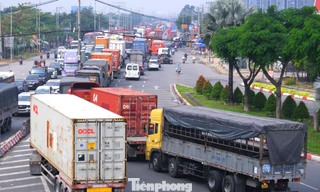 Đường từ TPHCM về các tỉnh miền Tây ùn tắc từ sáng đến trưa 25 tháng Chạp