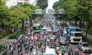 TPHCM chuyển đổi xe xăng sang xe điện như thế nào?