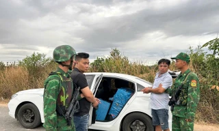 Bộ đội Biên phòng bắt quả tang 2 đối tượng vận chuyển lượng lớn pháo 