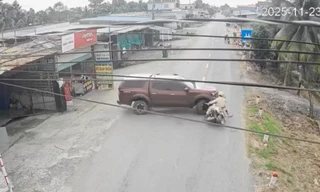 Xác minh danh tính tài xế điều khiển ô tô lao vào xe Cảnh sát giao thông 