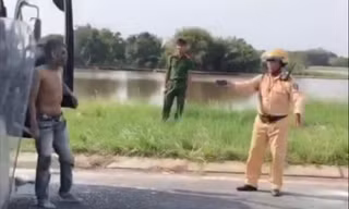 [Video] Nghẹt thở phút khống chế lái xe tải 'ngáo đá', lạng lách, cầm dao cố thủ ở Tây Ninh 