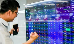 Chứng khoán gây bất ngờ, nhà đầu tư thoát lỗ trong tích tắc