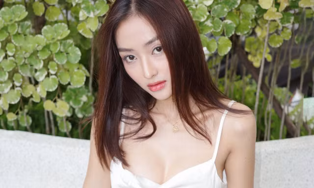 Á hậu Hòa bình đáp trả