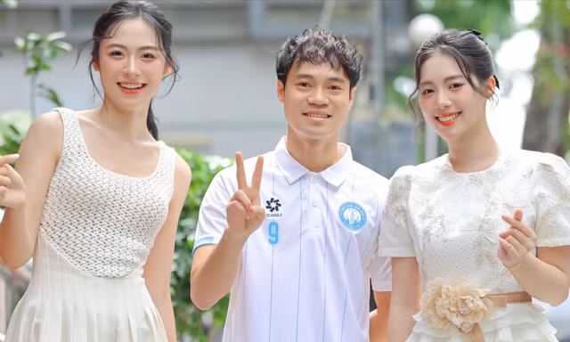 Hoa hậu Hà Trúc Linh, Á hậu Châu Anh, Vân Nhi rạng rỡ bên cầu thủ Quang Hải, Văn Toàn