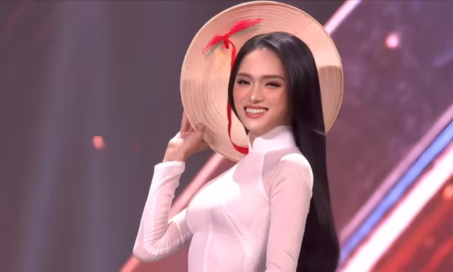 Bất ngờ với lựa chọn của Hương Giang
