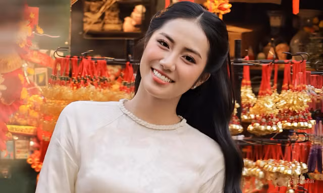 Dàn hoa, á hậu khoe dáng với áo dài Tết