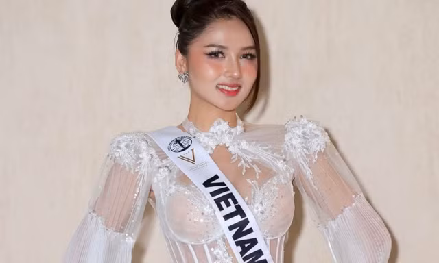 Thu Ngân và 60 hoa hậu nhận sash 